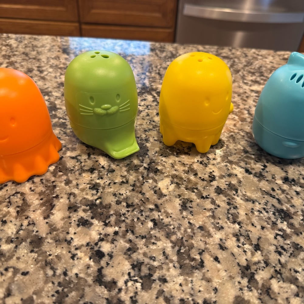 Colorful Animal Shaped tub toys